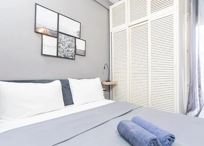 Houseloft Commercial Central Apartment